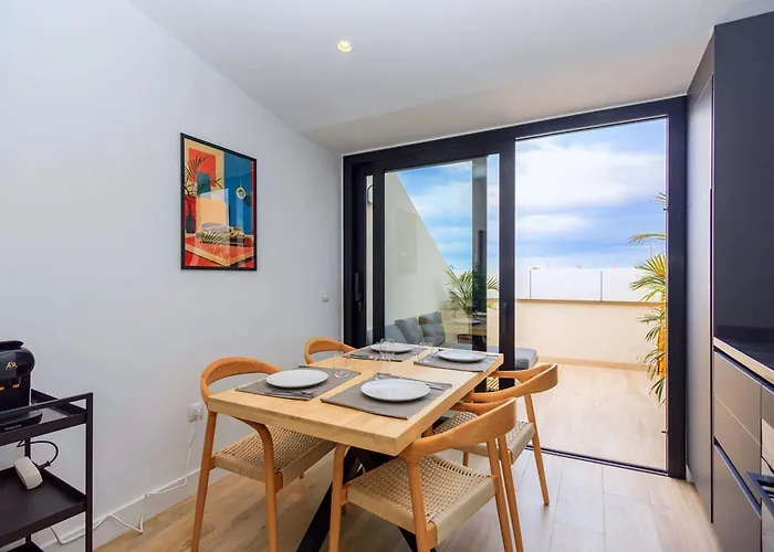 3br Portview Luxury Penthouse & Terrace Apartment *