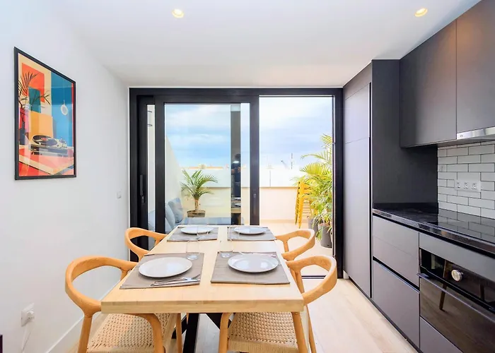 3br Portview Luxury Penthouse & Terrace Apartment *